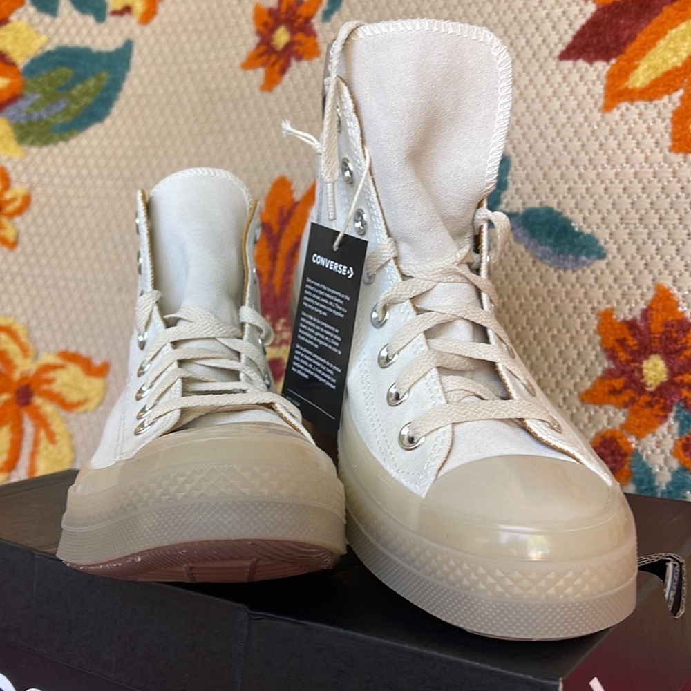 Converse A03294C
CTAS CX HI
EGRET/NOMAD KHAKI/WHEAT WMNS sneakers - Picture 9 of 16
